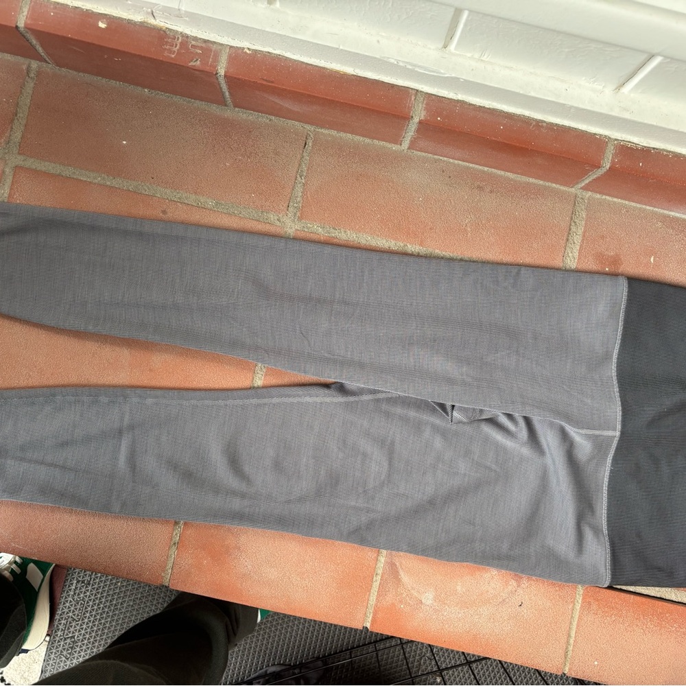 Vuori Gray Leggings for Active Comfort